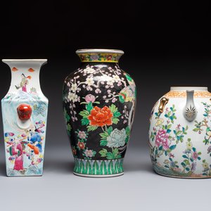 Five Chinese famille rose and verte vases and an armorial ewer, various marks, 20th C. — foto 5