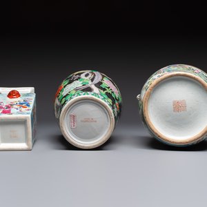 Five Chinese famille rose and verte vases and an armorial ewer, various marks, 20th C. — foto 7