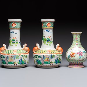Five Chinese famille rose and verte vases and an armorial ewer, various marks, 20th C. — foto 10