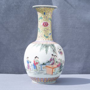 Five Chinese famille rose and verte vases, Republic — photo 20