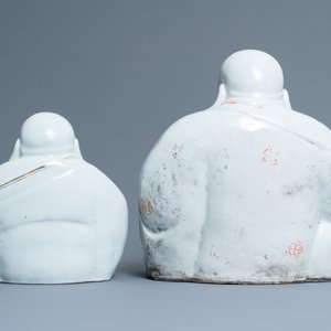 Five Chinese famille rose and white figures of Buddha, seal marks, 19/20th C. — 照片 4