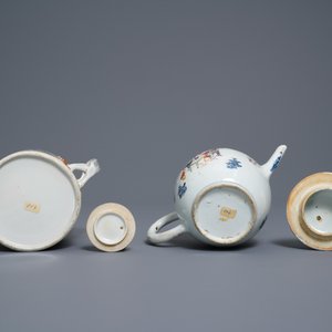 Five Chinese famille rose cups and saucers and two 'Mandarin' teapots, Yongzheng/Qianlong — photo 15