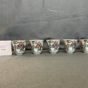 Five Chinese famille rose cups and saucers, Tongzhi mark and of the period — photo 18