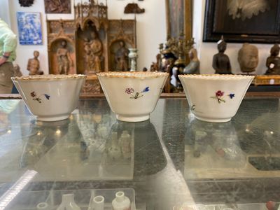 Five Chinese famille rose cups and saucers with a heron eating a fish, Qianlong — photo 13