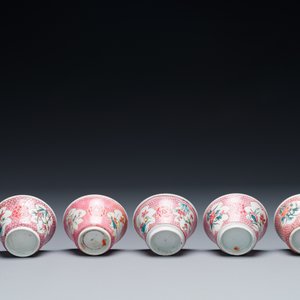 Five Chinese famille rose cups and saucers with figures, Yongzheng — foto 6