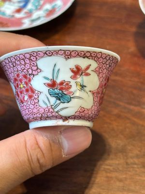 Five Chinese famille rose cups and saucers with figures, Yongzheng — photo 9