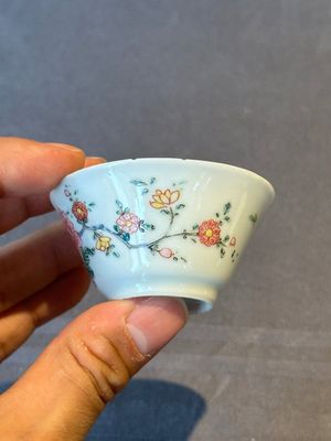 Five Chinese famille rose cups and saucers with horses, birds and flowers, Yongzheng/Qianlong — 照片 12