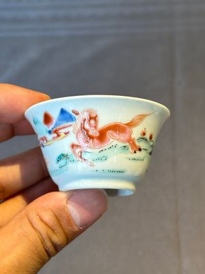 Five Chinese famille rose cups and saucers with horses, birds and flowers, Yongzheng/Qianlong — 照片 21