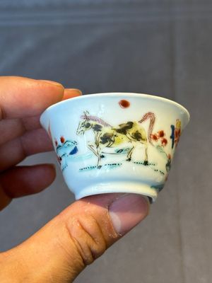 Five Chinese famille rose cups and saucers with horses, birds and flowers, Yongzheng/Qianlong — 照片 24