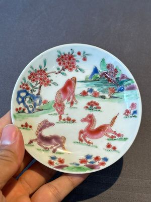 Five Chinese famille rose cups and saucers with horses, birds and flowers, Yongzheng/Qianlong — 照片 27
