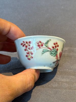 Five Chinese famille rose cups and saucers with horses, birds and flowers, Yongzheng/Qianlong — 照片 3