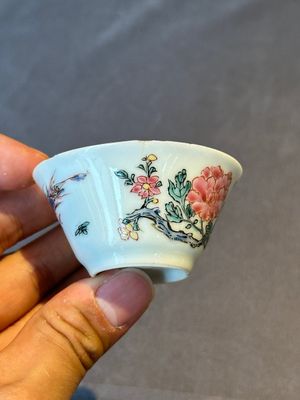 Five Chinese famille rose cups and saucers with horses, birds and flowers, Yongzheng/Qianlong — 照片 35