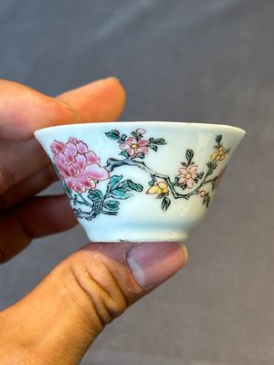Five Chinese famille rose cups and saucers with horses, birds and flowers, Yongzheng/Qianlong — 照片 38
