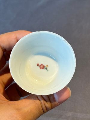 Five Chinese famille rose cups and saucers with horses, birds and flowers, Yongzheng/Qianlong — 照片 39
