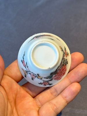 Five Chinese famille rose cups and saucers with horses, birds and flowers, Yongzheng/Qianlong — 照片 40