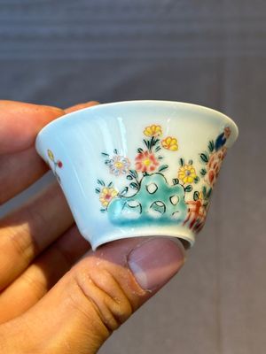 Five Chinese famille rose cups and saucers with horses, birds and flowers, Yongzheng/Qianlong — 照片 50