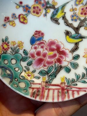 Five Chinese famille rose cups and saucers with horses, birds and flowers, Yongzheng/Qianlong — 照片 56