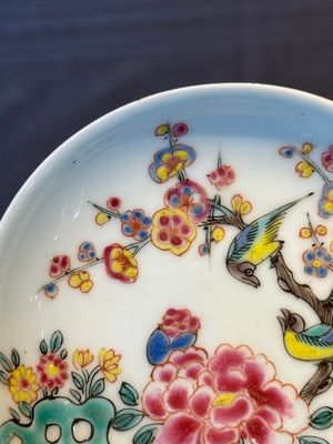 Five Chinese famille rose cups and saucers with horses, birds and flowers, Yongzheng/Qianlong — 照片 57