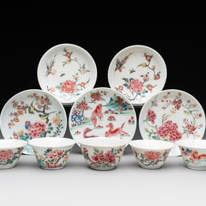 Five Chinese famille rose cups and saucers with horses, birds and flowers, Yongzheng/Qianlong — 照片 1