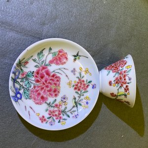 Five Chinese famille rose cups and saucers, Yongzheng/Qianlong — photo 17