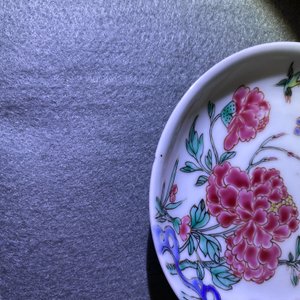 Five Chinese famille rose cups and saucers, Yongzheng/Qianlong — photo 18