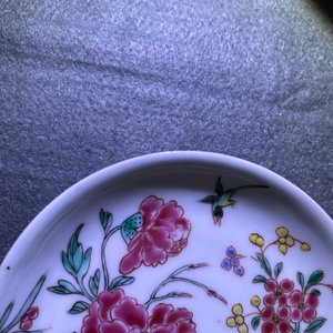 Five Chinese famille rose cups and saucers, Yongzheng/Qianlong — photo 19