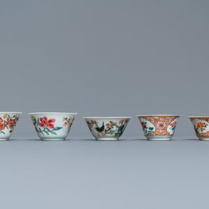 Five Chinese famille rose cups and saucers, Yongzheng/Qianlong — photo 6
