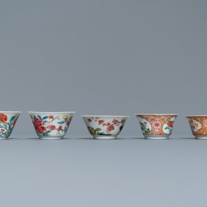 Five Chinese famille rose cups and saucers, Yongzheng/Qianlong — photo 7
