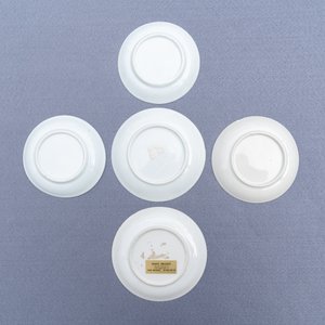 Five Chinese famille rose cups and saucers, Yongzheng/Qianlong — 照片 13