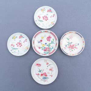 Five Chinese famille rose cups and saucers, Yongzheng/Qianlong — 照片 18