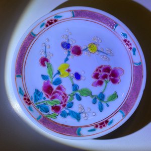 Five Chinese famille rose cups and saucers, Yongzheng/Qianlong — 照片 22