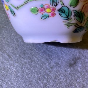 Five Chinese famille rose cups and saucers, Yongzheng/Qianlong — 照片 27