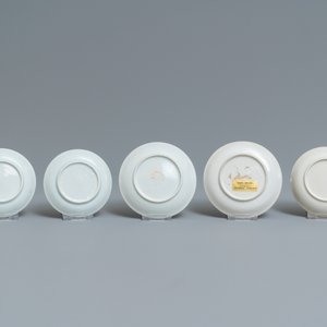 Five Chinese famille rose cups and saucers, Yongzheng/Qianlong — 照片 3