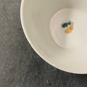 Five Chinese famille rose cups and saucers, Yongzheng/Qianlong — 照片 37