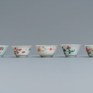 Five Chinese famille rose cups and saucers, Yongzheng/Qianlong — 照片 5