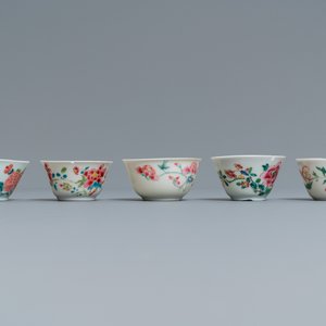 Five Chinese famille rose cups and saucers, Yongzheng/Qianlong — 照片 7