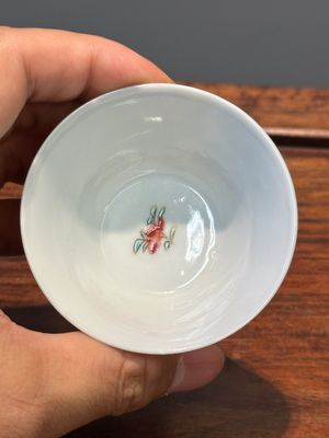 Five Chinese famille rose cups and six saucers with floral decor, Yongzheng/Qianlong — photo 19