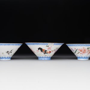 Five Chinese famille rose eggshell bowls and a cup, 20th C. — 照片 11
