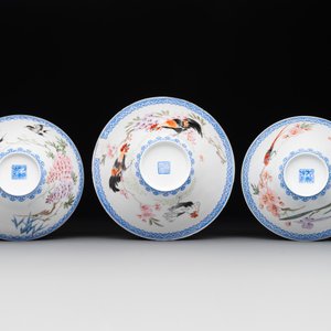 Five Chinese famille rose eggshell bowls and a cup, 20th C. — 照片 13
