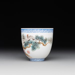 Five Chinese famille rose eggshell bowls and a cup, 20th C. — 照片 15