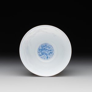 Five Chinese famille rose eggshell bowls and a cup, 20th C. — 照片 18