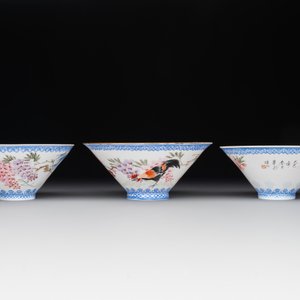 Five Chinese famille rose eggshell bowls and a cup, 20th C. — 照片 9