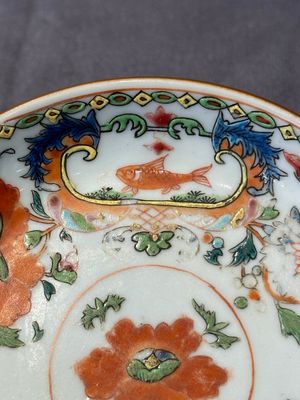 Five Chinese famille rose 'Madame de Pompadour' cups and two saucers, Qianlong, ca. 1745 — 照片 13