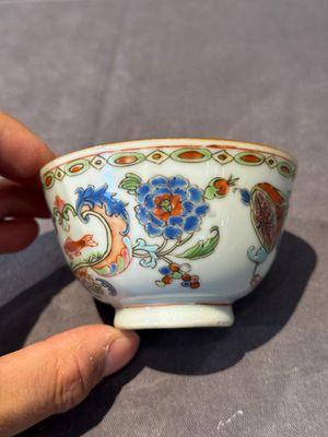 Five Chinese famille rose 'Madame de Pompadour' cups and two saucers, Qianlong, ca. 1745 — 照片 19