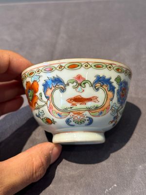 Five Chinese famille rose 'Madame de Pompadour' cups and two saucers, Qianlong, ca. 1745 — 照片 20