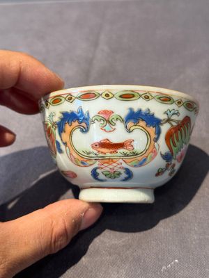 Five Chinese famille rose 'Madame de Pompadour' cups and two saucers, Qianlong, ca. 1745 — 照片 22
