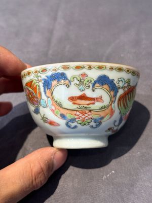 Five Chinese famille rose 'Madame de Pompadour' cups and two saucers, Qianlong, ca. 1745 — 照片 30
