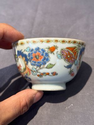 Five Chinese famille rose 'Madame de Pompadour' cups and two saucers, Qianlong, ca. 1745 — 照片 31