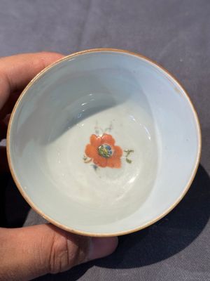 Five Chinese famille rose 'Madame de Pompadour' cups and two saucers, Qianlong, ca. 1745 — 照片 32