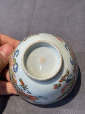 Five Chinese famille rose 'Madame de Pompadour' cups and two saucers, Qianlong, ca. 1745 — 照片 33
